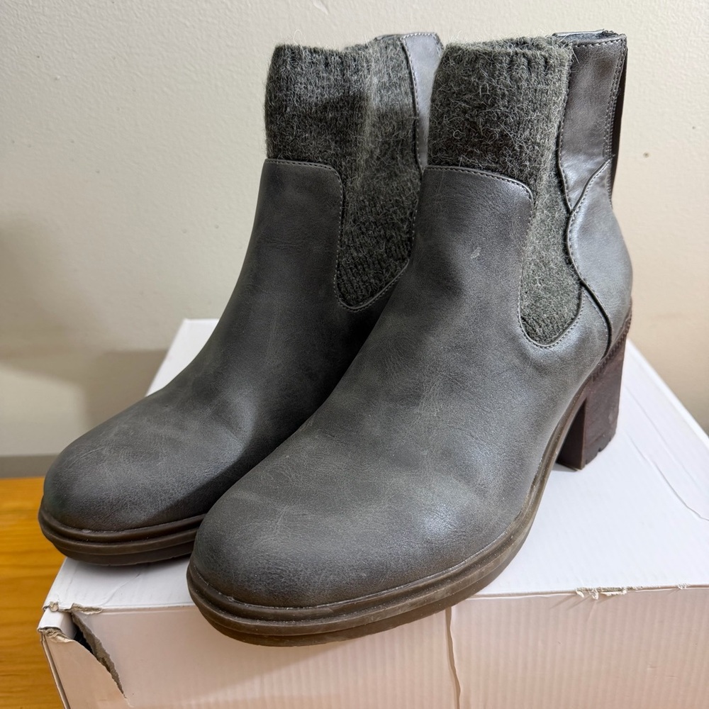 Buckle Gray Leather-Look Ankle Boots with Knit Collar